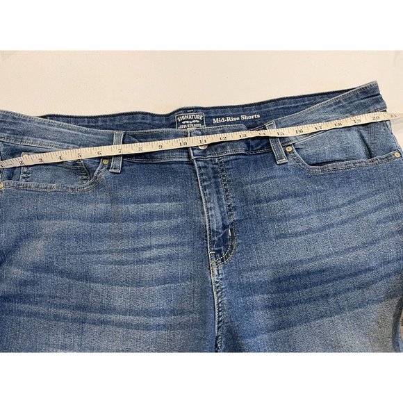 Signature by Levi Women's Mid Rise Denim Shorts Rolled Cuffed Hem Blue Size 20 - Picture 3 of 7